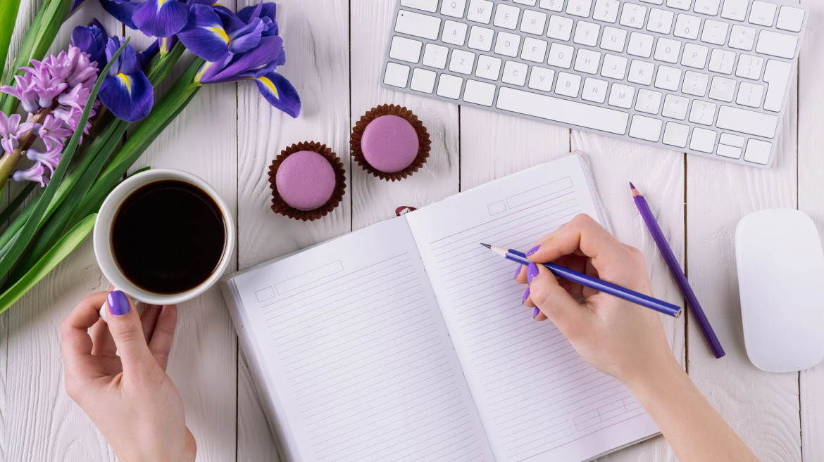 Notebook flatlay with keyboard and coffee. Featured Image for Q4 Planning as a content creator.